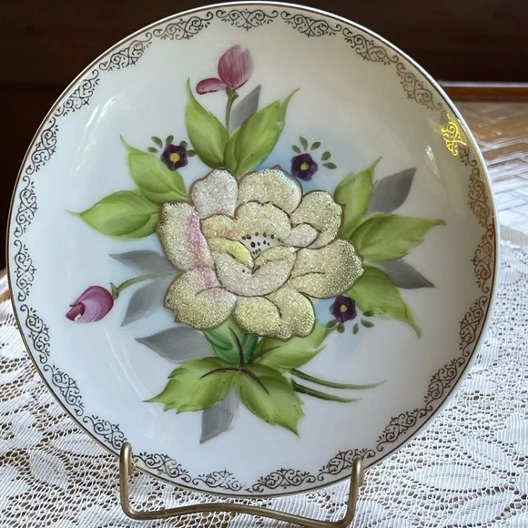 Vintage 3D rose plate 6" - Picture 10 of 12